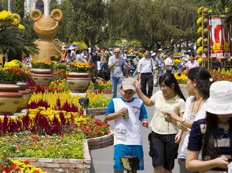 A Conexão Vietnamita: Nicole Minh Ngoc e o Festival de Flores que Encantou o Mundo!