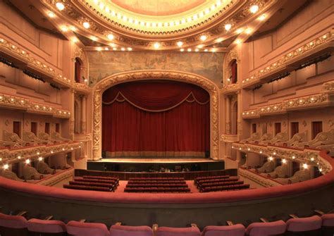  Concerto Extraordinário de Harmonium no Theatro Municipal: Uma Noite Mágica com a Voz que Encanta