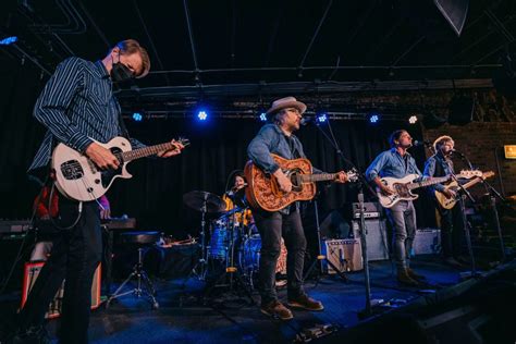 Concerto Inesquecível de Wilco: Um Hino ao Rock Espanhol e à Paixão do Público!