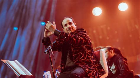 O Concerto Revival de Rahat Fateh Ali Khan: Uma Noite Mágica Infundida com Paixão e Tradição!